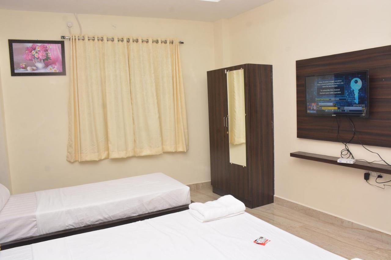 Arihanth Inn Велор Екстериор снимка
