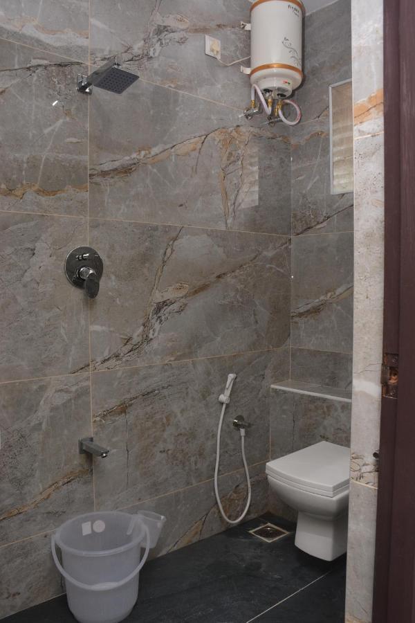 Arihanth Inn Велор Екстериор снимка