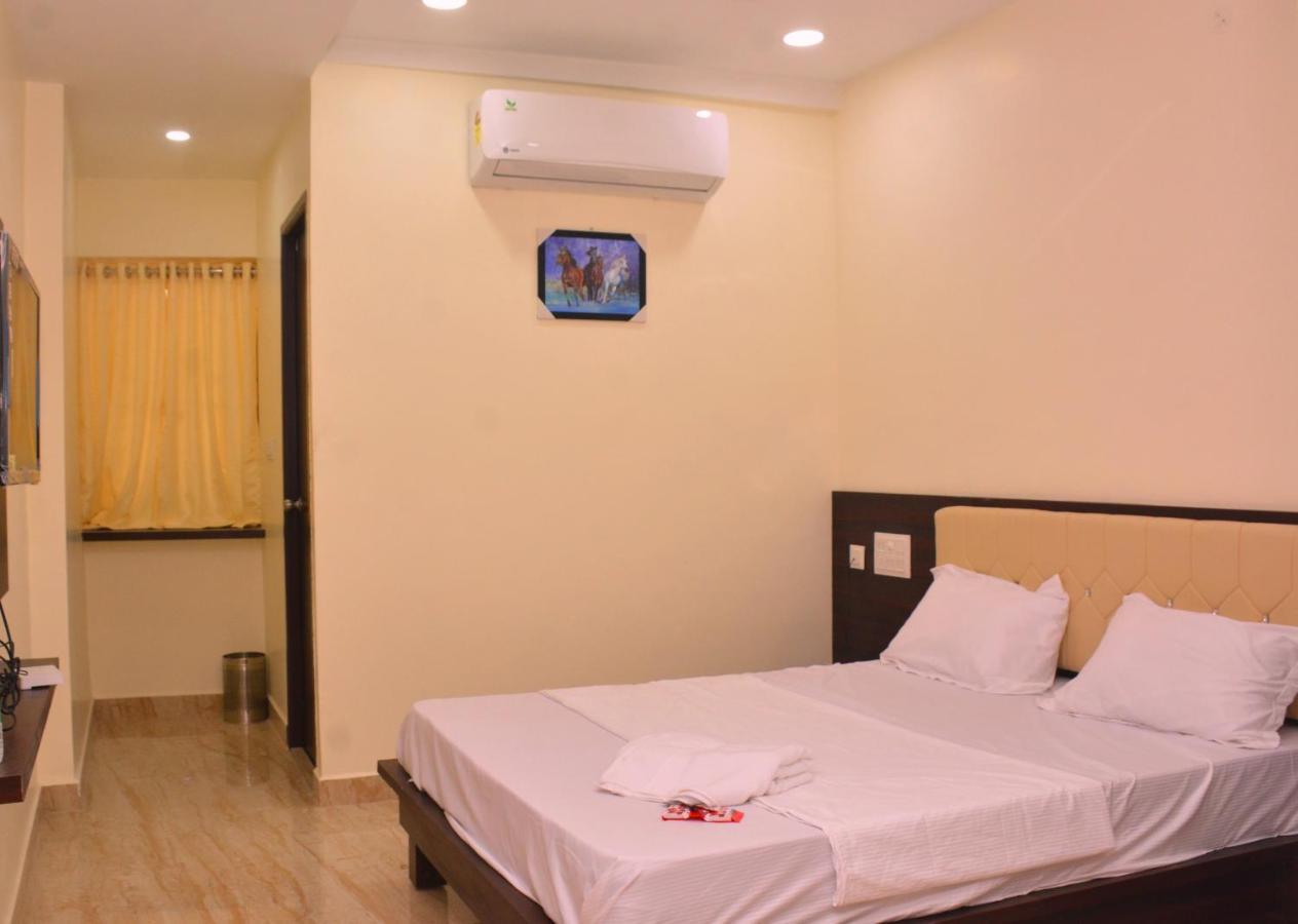 Arihanth Inn Велор Екстериор снимка