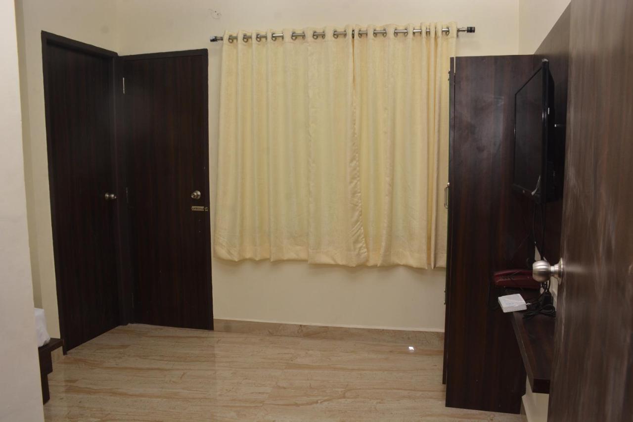Arihanth Inn Велор Екстериор снимка